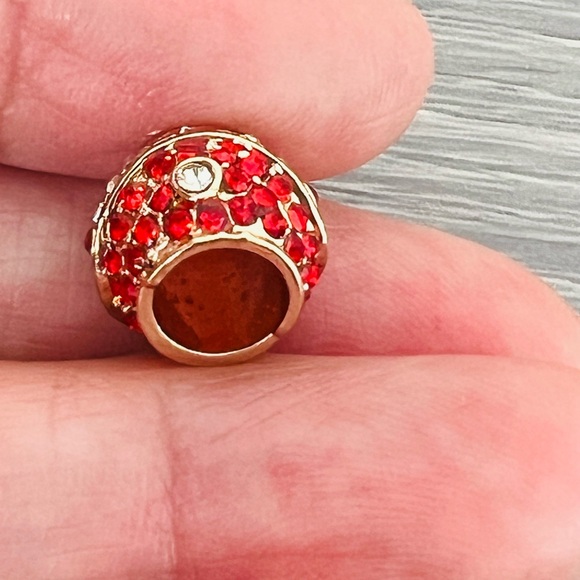 Gold plated paved red & clear crystal bracelet charm - Picture 4 of 7
